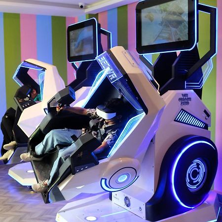 Lagoona Beach Luxury Resort And Spa Manama Ngoại thất bức ảnh A racing simulator