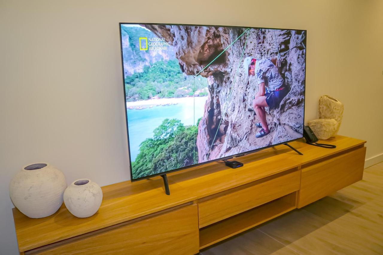 Lagoona Beach Luxury Resort And Spa Manama Ngoại thất bức ảnh A 4K television