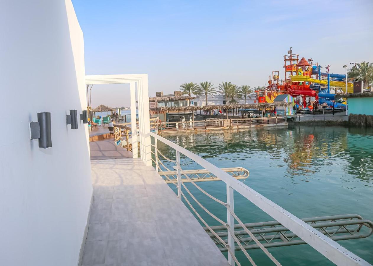 Lagoona Beach Luxury Resort And Spa Manama Ngoại thất bức ảnh View of the water park