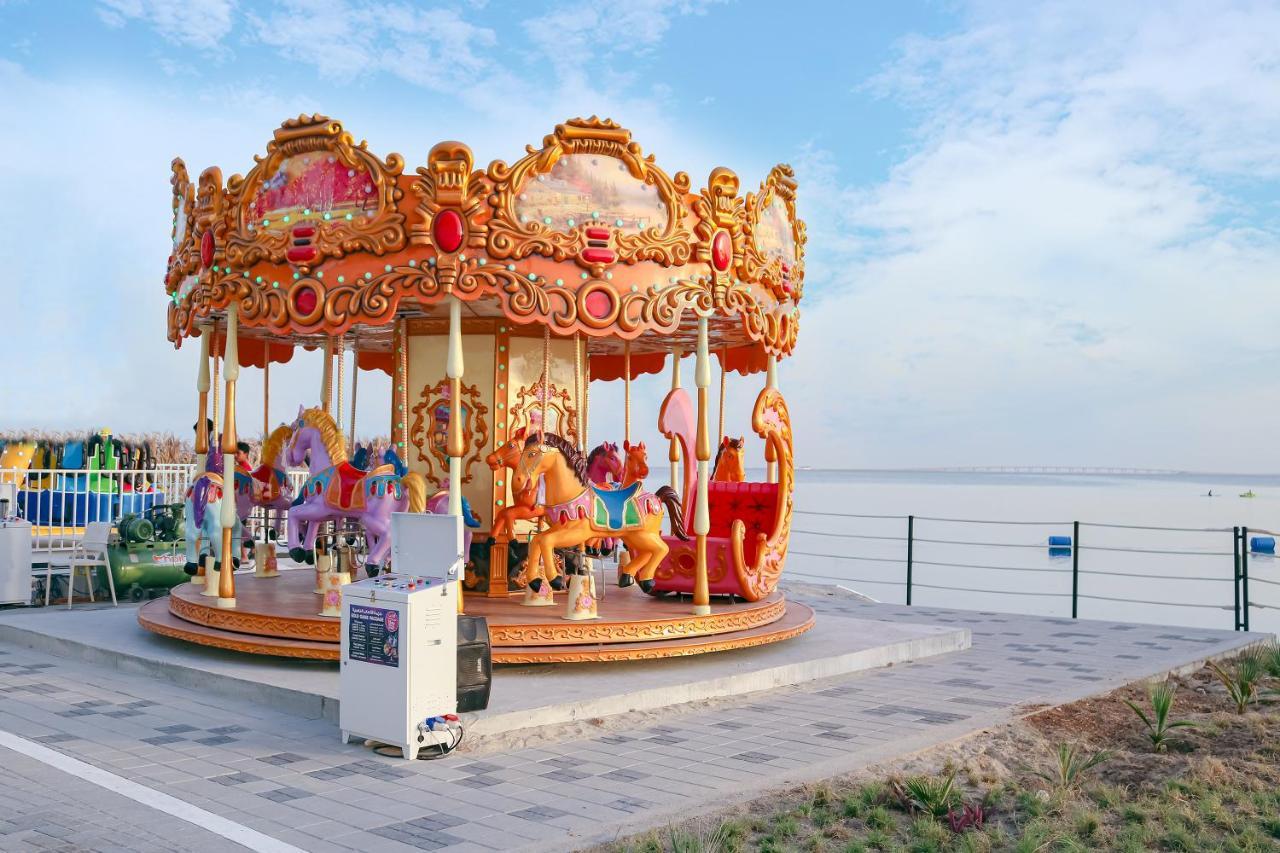 Lagoona Beach Luxury Resort And Spa Manama Ngoại thất bức ảnh A carousel in Pattaya, Thailand
