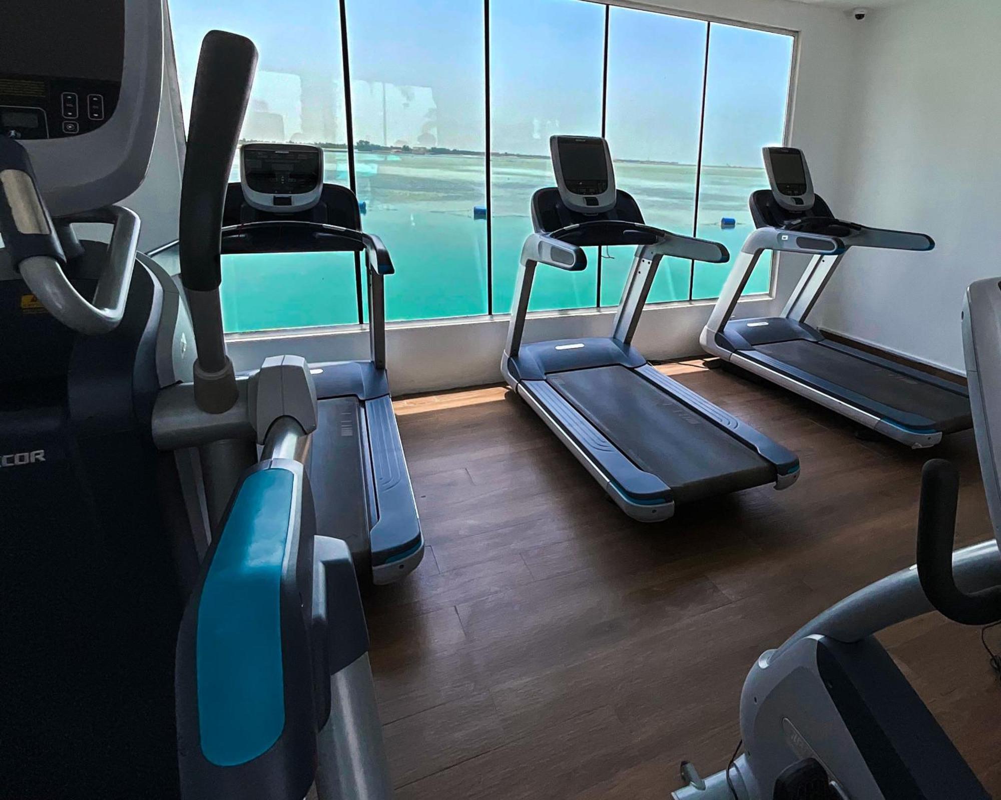 Lagoona Beach Luxury Resort And Spa Manama Ngoại thất bức ảnh The gym at the hotel