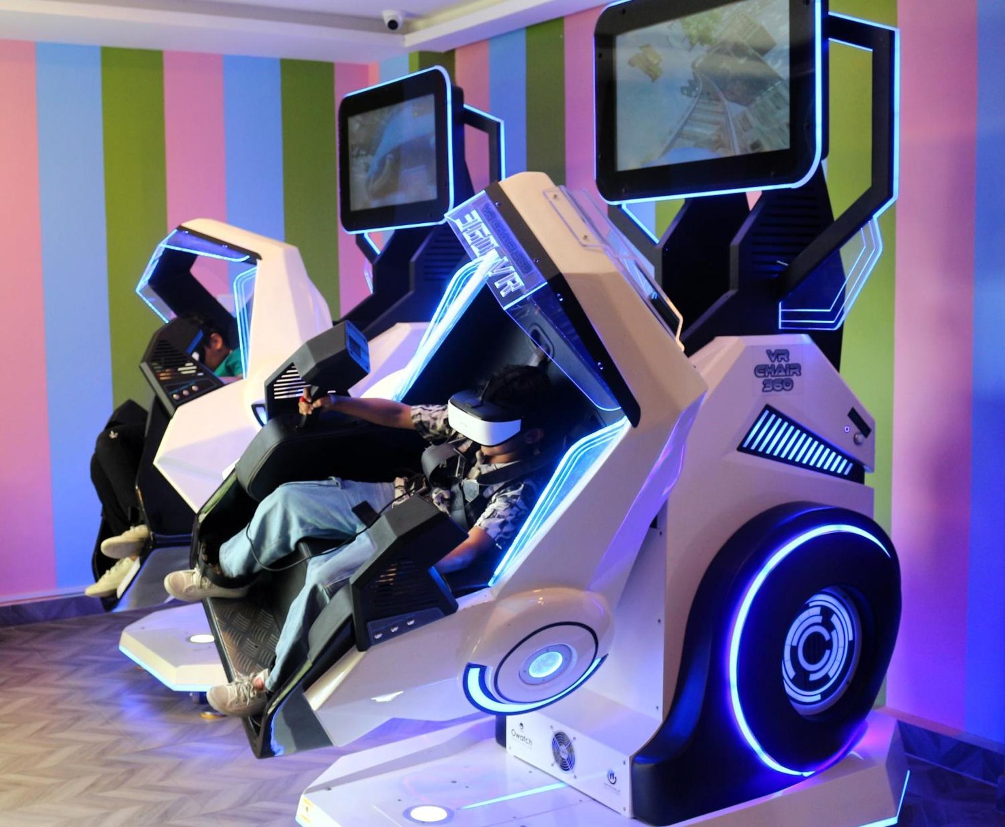 Lagoona Beach Luxury Resort And Spa Manama Ngoại thất bức ảnh A racing simulator