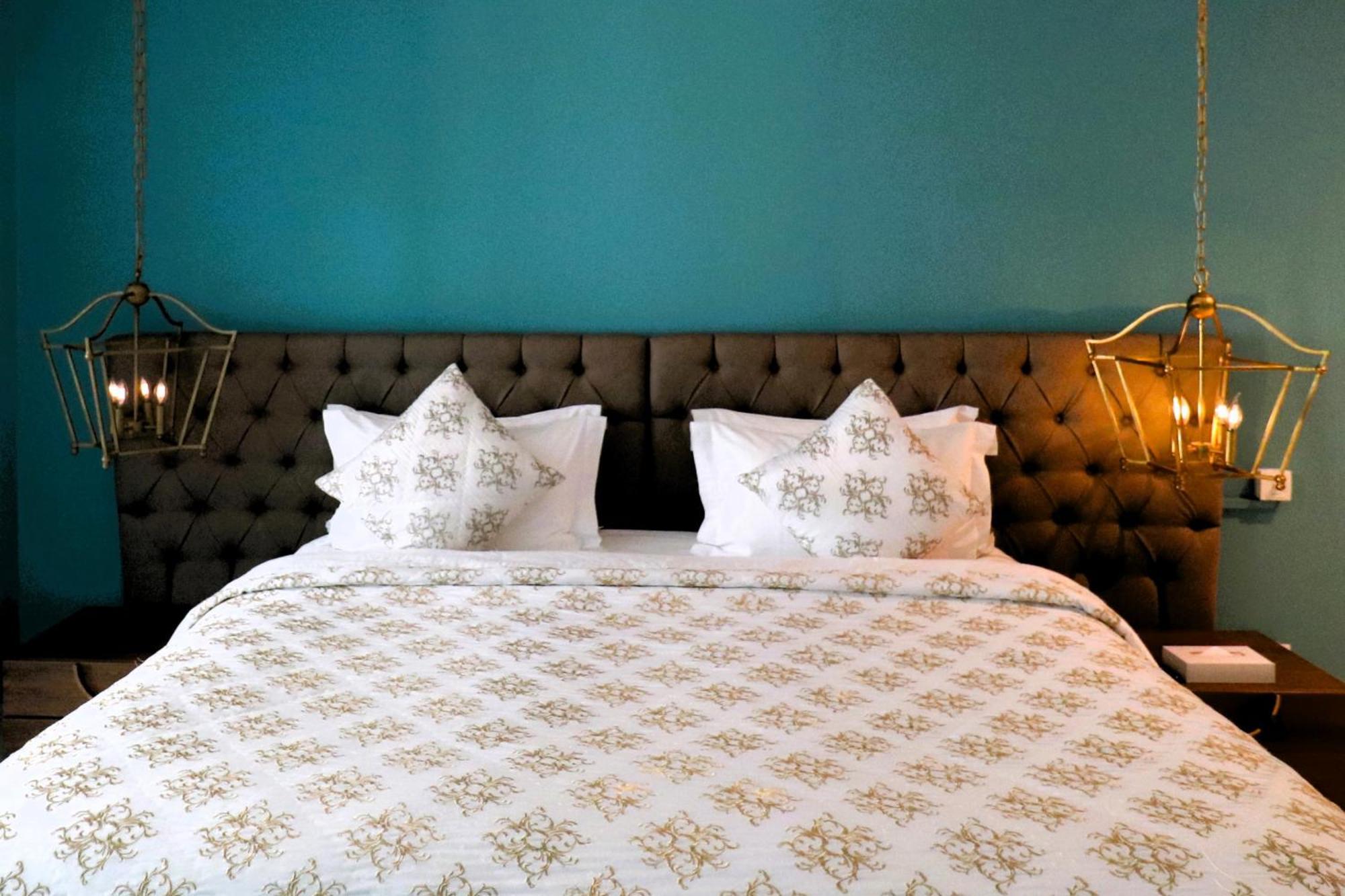 Lagoona Beach Luxury Resort And Spa Manama Ngoại thất bức ảnh A bed with a duvet