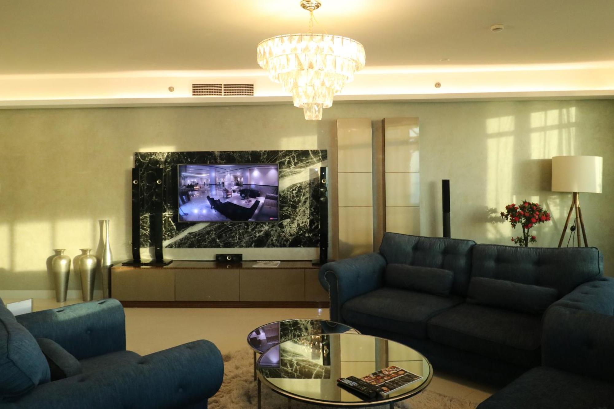 Lagoona Beach Luxury Resort And Spa Manama Ngoại thất bức ảnh A living room with a television